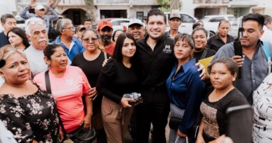 Beto Granados atiende a vecinos de la Villa Española