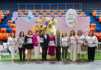 Dámaso Anaya reconoce la labor de las madres trabajadoras de la UAT
