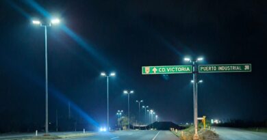 Construye Gobierno del Estado alumbrado público solar en carretera Tampico-Mante