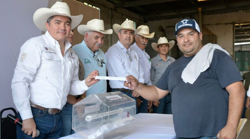 Productores de Soto la Marina acceden a sementales con subsidio estatal