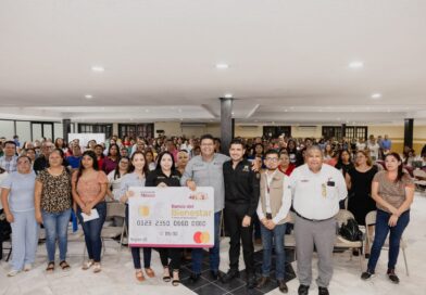 Histórica inversión en Matamoros: Entregan tarjetas de «La Escuela es Nuestra» para dignificar planteles