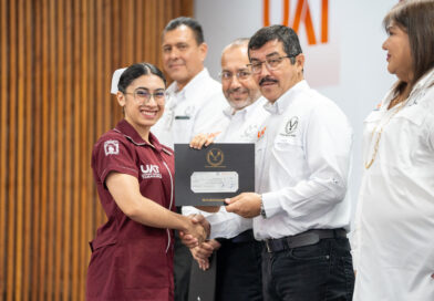 Reconoce la UAT excelencia académica con la entrega de más de 600 becas y estímulos educativos