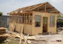 CUMPLE BETO GRANADOS CON FAMILIA AFECTADA EN LA CONSTRUCCION DE HABITACION EN POBLADO CONTROL