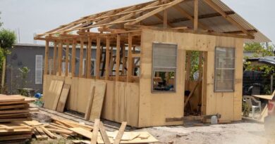 CUMPLE BETO GRANADOS CON FAMILIA AFECTADA EN LA CONSTRUCCION DE HABITACION EN POBLADO CONTROL