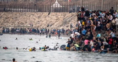 Son ya 57 cuerpos recuperados en las costas de Ceuta; Pedro Sánchez viaja a la zona para enfrentar crisis migratoria