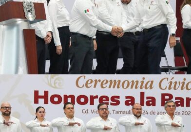 JUNTO AL GOBERNADOR, LÍDER DEL CONGRESO PARTICIPA EN LOS HONORES