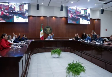 Presentan al Congreso de Sinaloa solicitud de juicio político contra el gobernador con licencia Rocha Moya