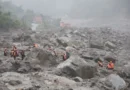 Riada en Nepal y China: van 939 muertos; rescatistas continúan búsqueda de desaparecidos