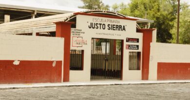 Avanza pavimentación en la Primaria Justo Sierra para un regreso a clases seguro; intensifican mantenimiento vial y urbano en Matamoros