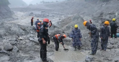 Se elevan a 682 los decesos y casi 3 mil desaparecidos por riadas en Nepal y China