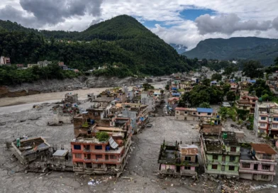 Un superviviente nepalí relata cómo escapó de un túnel afectado por las inundaciones