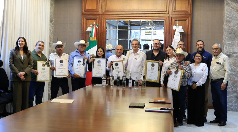 Refrenda Américo apoyo a productores de mezcal de Tamaulipas con fideicomiso