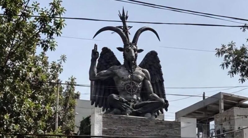 Polémica en El Pedregal por la colocación de una escultura del diablo