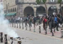 Bloque negro vandaliza puerta de Palacio de Gobierno tras marcha por el agua en Guadalajara