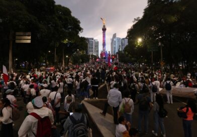 CNTE se suma a la marcha de trabajadores del IMSS; respalda demanda de pensiones dignas