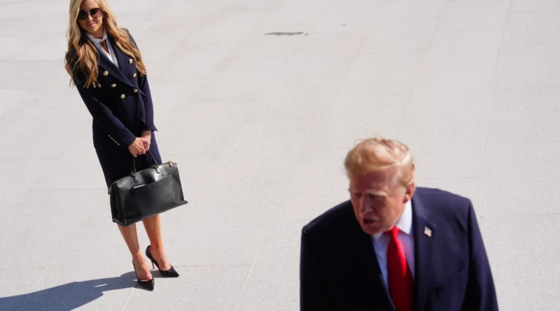 Trump remueve a su nueva secretaria de prensa, Katie Zacharia, a una semana de su nombramiento: NYT